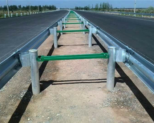 高速公路防撞护栏安装